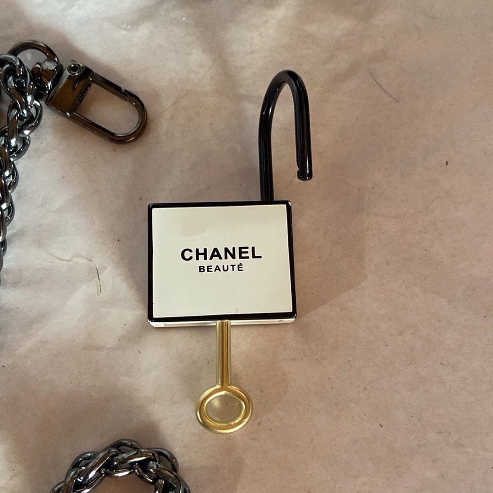 Authentic NWT Lock/Charm Set - Picture 3 of 10